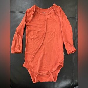 Kyte Baby long sleeve bodysuit onesie in “Spice” 12-18 months